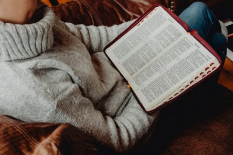 Autor dá dicas para cristãos com TDAH que têm dificuldades de ler a Bíblia e orar